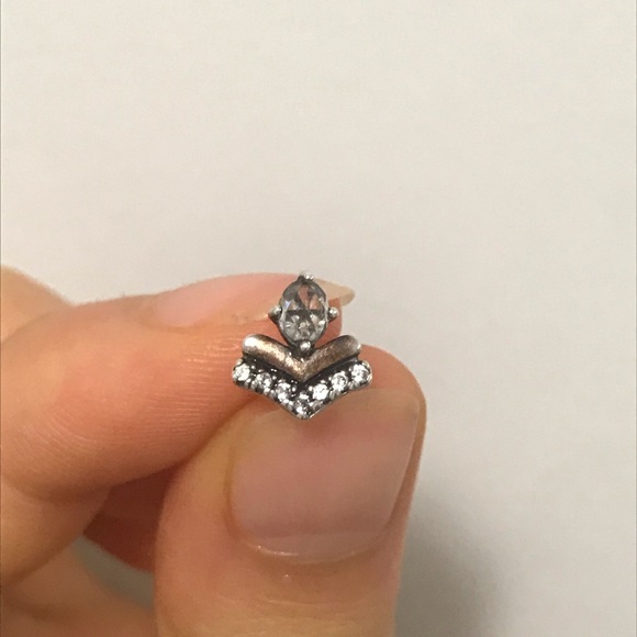 ❌SOLD❌ Pandora classic wishbone studs - Picture 3 of 4